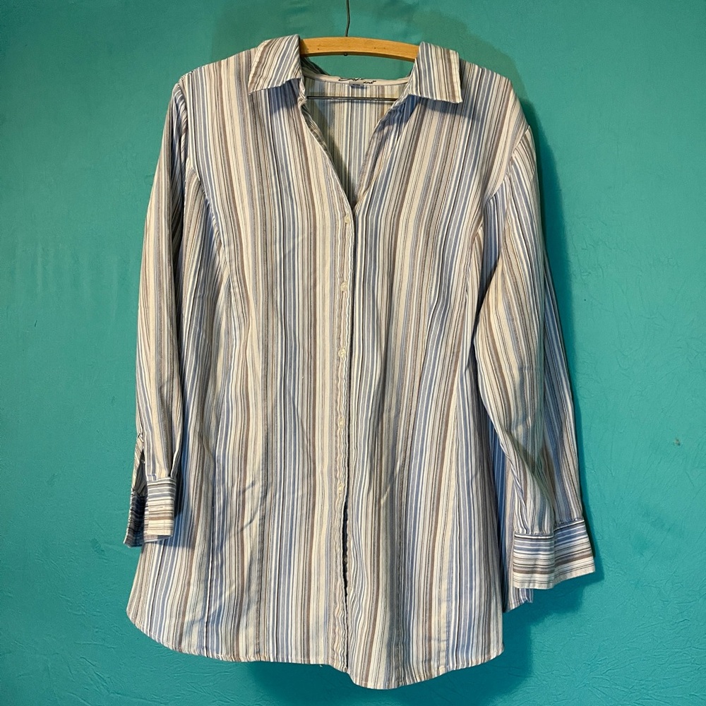 Soft by Avenue Sz 22/24 Button down top